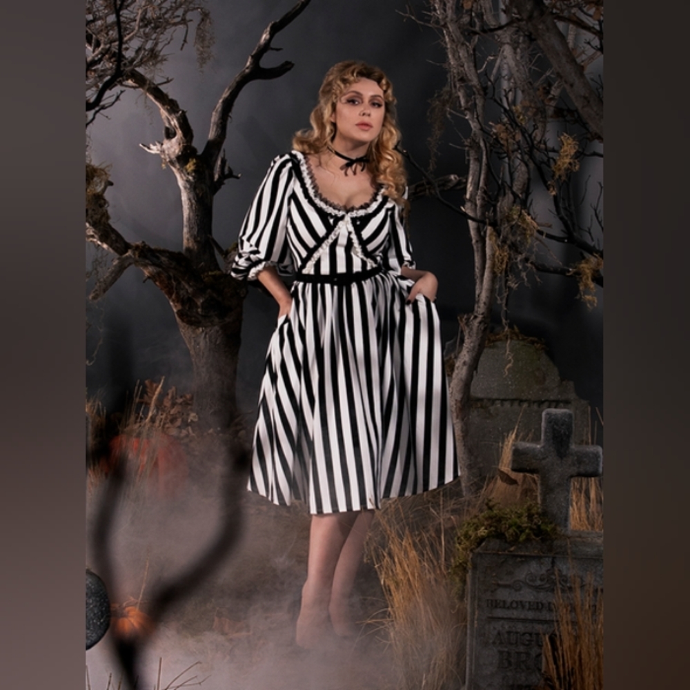 SOLD Sleepy Hallow Katrina Dress - Picture 1 of 13